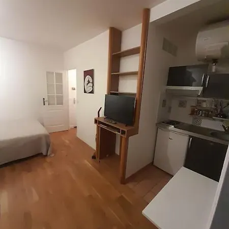 Bastille Apartment *